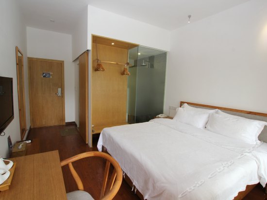 山水豪华大床房