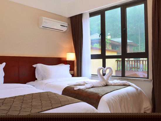 山景休闲双卧三床机麻套房