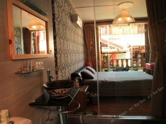 河边观景大床房