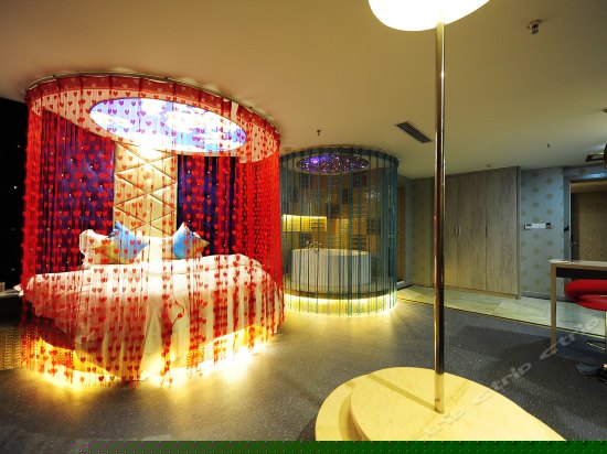 浪漫星空冲浪间