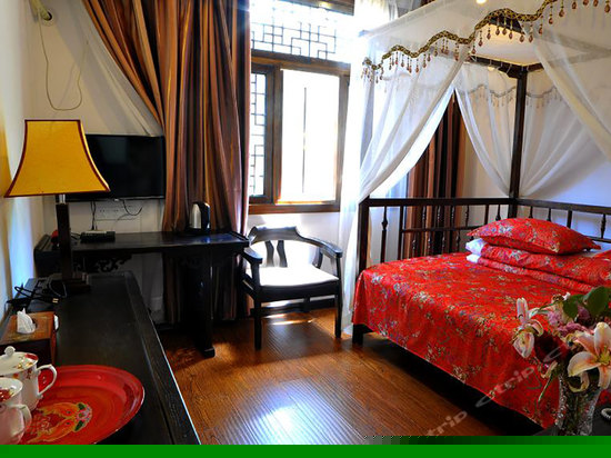 瑶台琼室架子床房