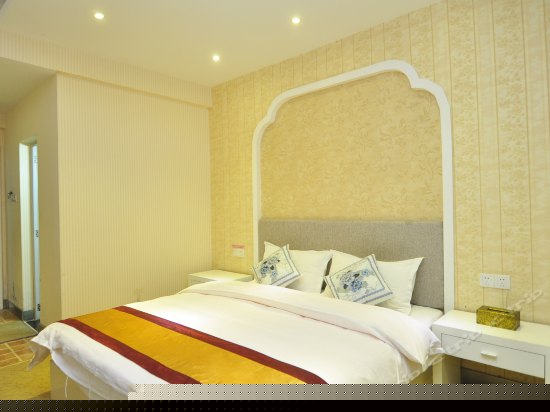 花园豪华大床房