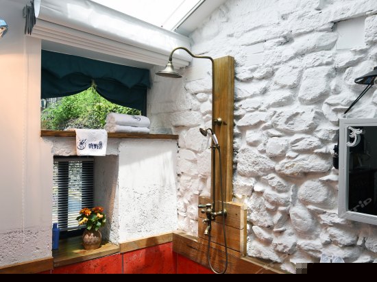 鹿伍庭院天窗情侣大床房