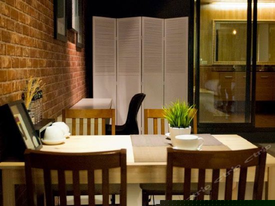 胡子奇想四人房