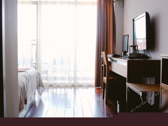 豪华电脑大床房