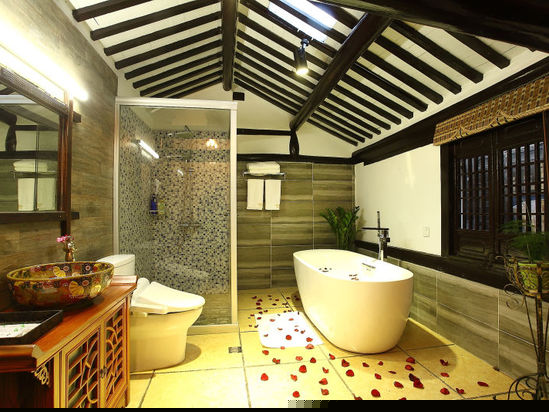 卷耳豪华浴缸大床房