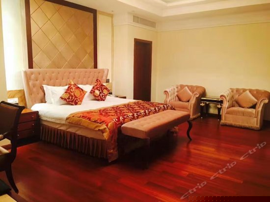 山湖景观豪华套房