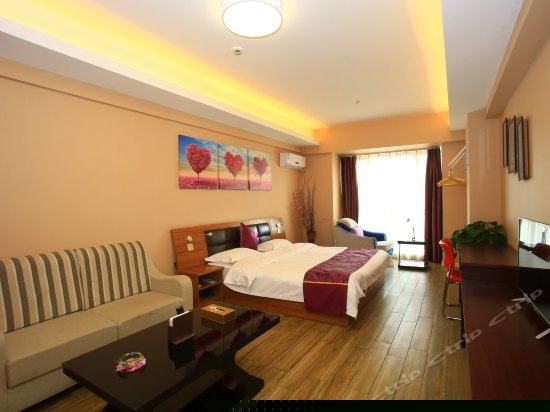 豪华夜景大床房