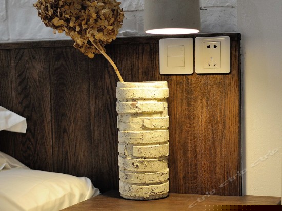 既明精致临院房