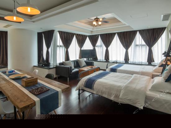 暇空间豪华四人套房