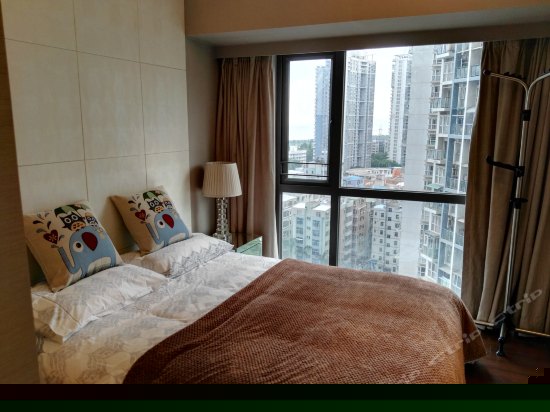 一室一厅大床房