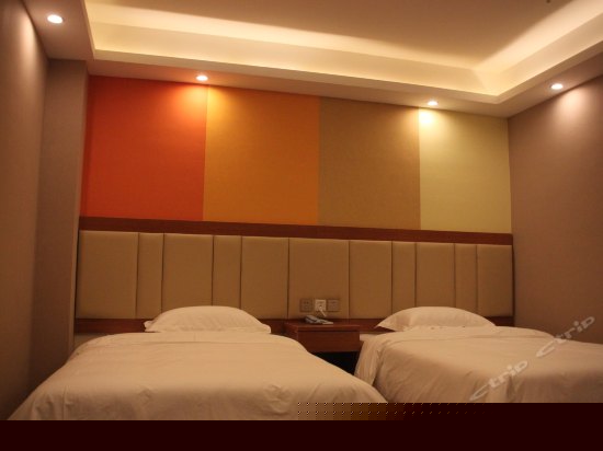 浪漫圆床浴缸房