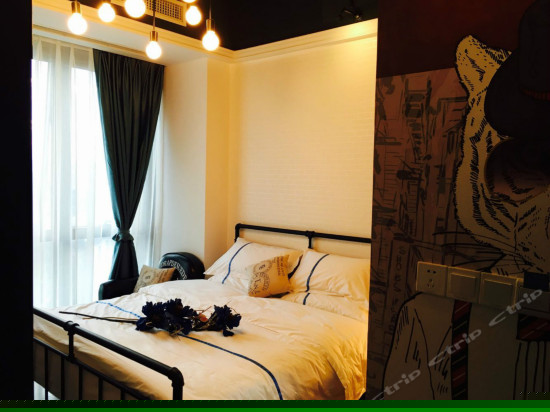 LOFT工业风豪华大床房