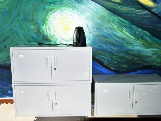 榻榻米三人床位间