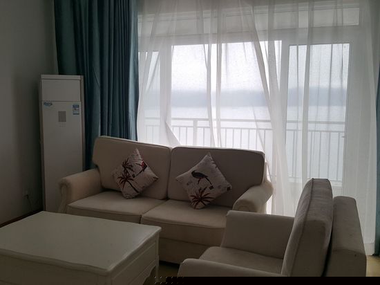林间湖景双卧