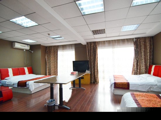 六人间豪华套房