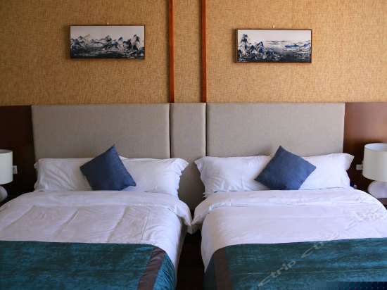 舒适山景双床房