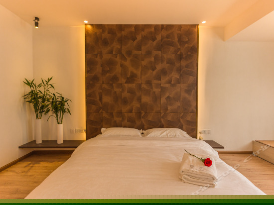 凡尘院景大床房