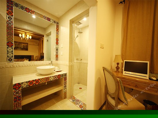 简约侧海景大床