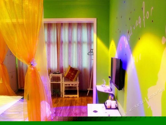 西栅南门盛夏的果实浪漫圆床房