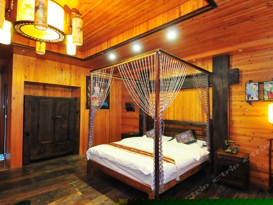 豪华风情大床房