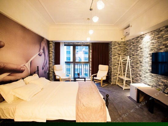 悟空雅俗大床房