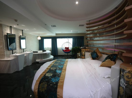 水晶之恋圆床房