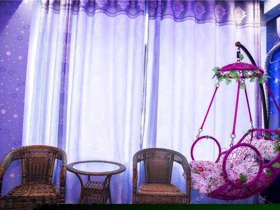 温馨情侣圆床房