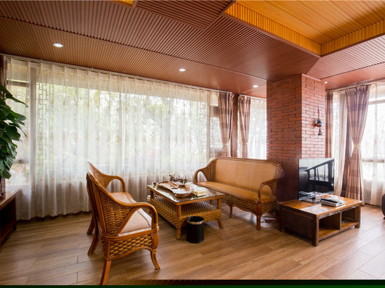 傣家风情亲子房