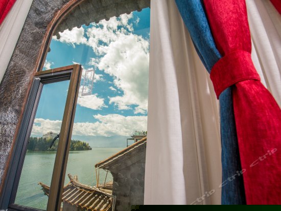 落地窗特价大床房