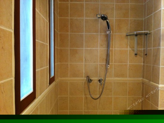 温馨园景家庭套两房一厅