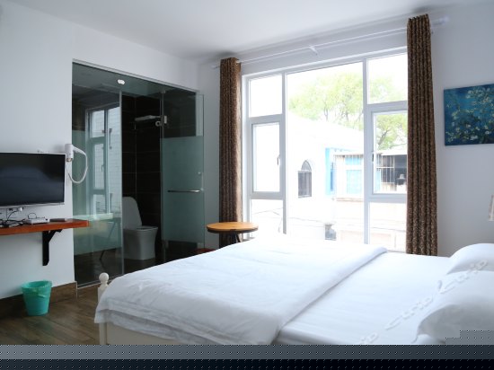 山景1.8米大床房