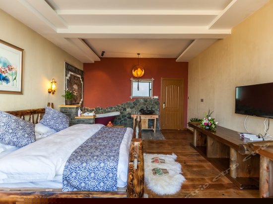 原木民族风情海景大床房