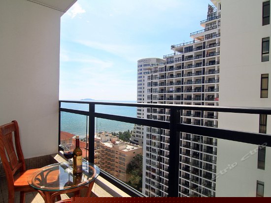 侧面海景开放式两房一厅