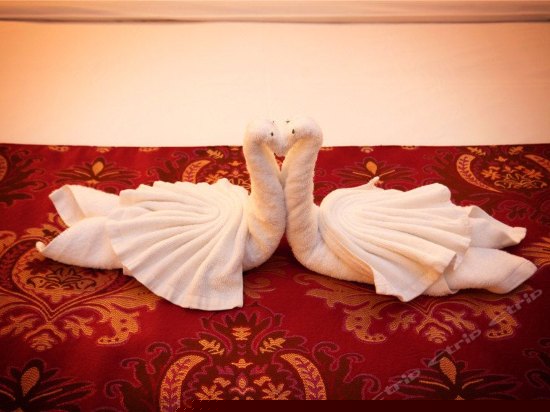 华灯市景大床房