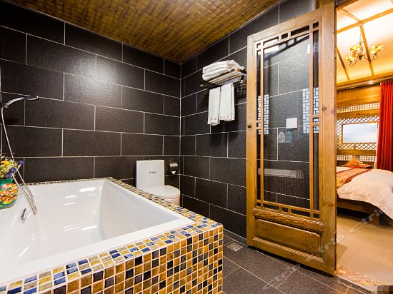 大业店典雅蜜月小套房