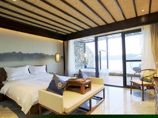 一线豪华露台海景亲水大床房