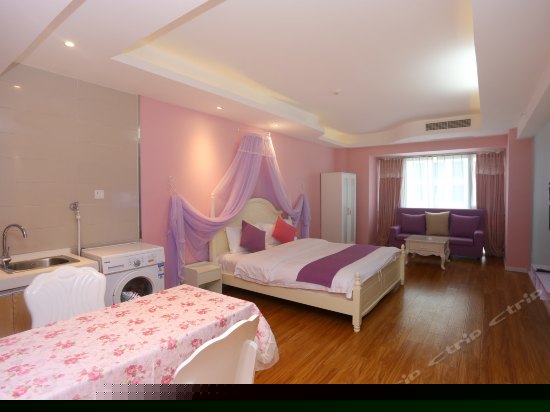 粉色梦幻大床房