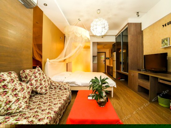 浪漫之都主题大床房