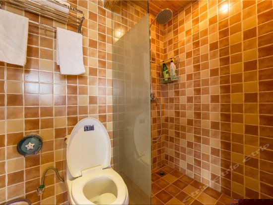 豪华蜜月大床房