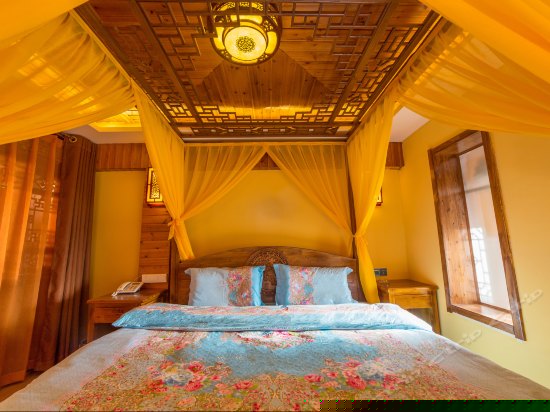 雪山景观阳台龙凤床