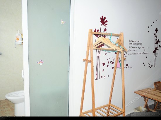 男生四人间床位房