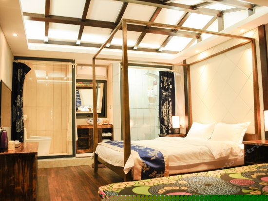 星辉星空榻榻米大床房