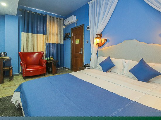 蔚蓝实光大床房