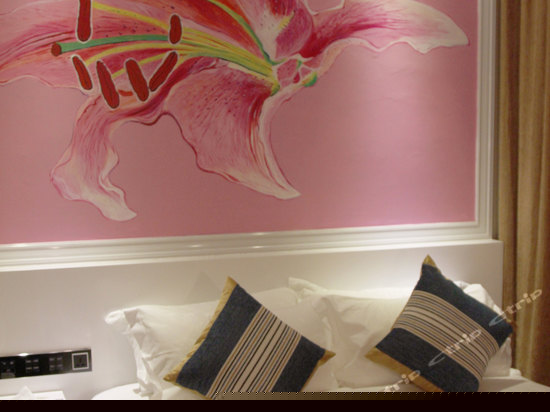 航越假日大床房