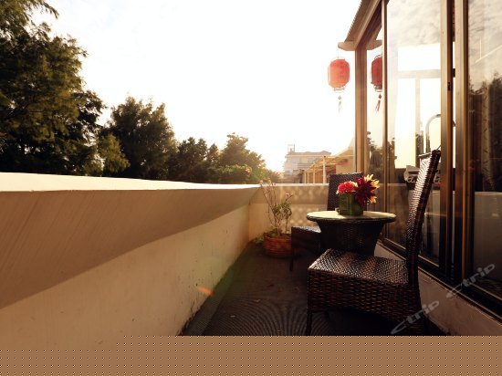 180℃阳台海景日出房