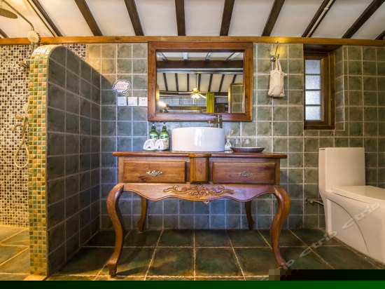 二楼奢华大床房