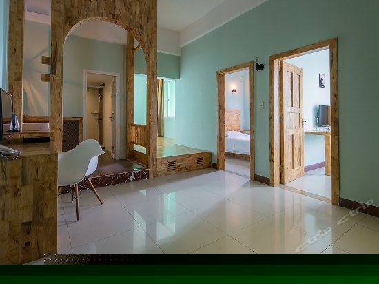 华灯江畔家庭房