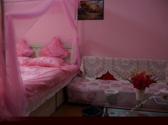 粉色浪漫大床房