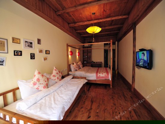 凤栖语清幽双标蜜月家庭房(江景)